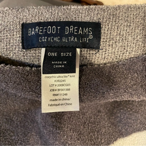 Barefoot Dreams NWOT Cozy White and Gray Striped Poncho - Picture 5 of 5